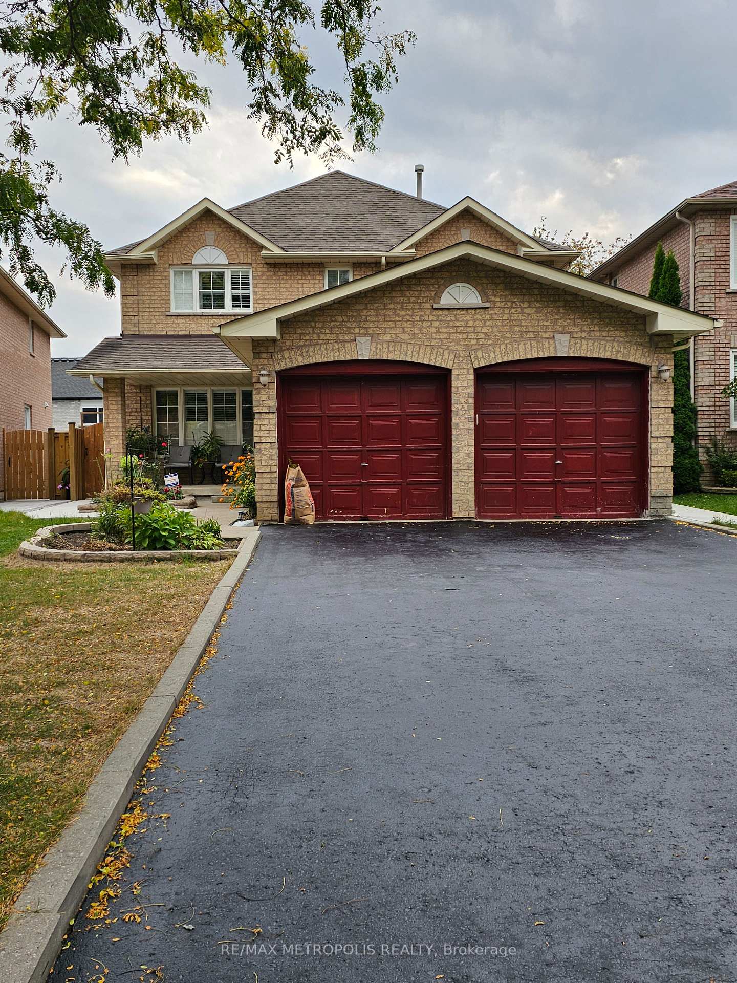 Front of 1595 Otonabee Drive