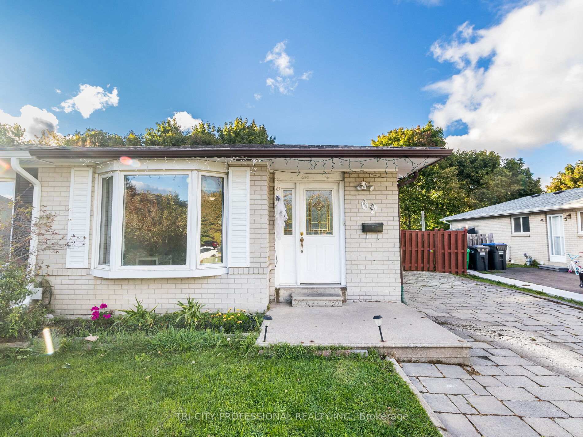 Photo 2 of 69 Greenwood Crescent, Brampton, Northgate — HOMEH