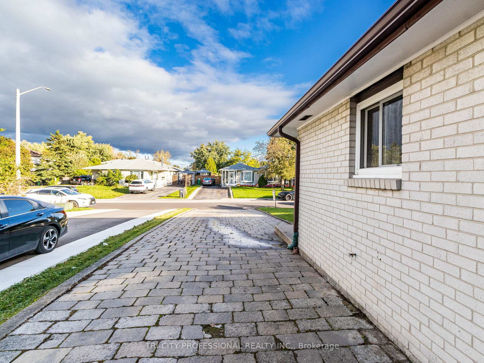 Photo 5 of 69 Greenwood Crescent, Brampton, Northgate — HOMEH