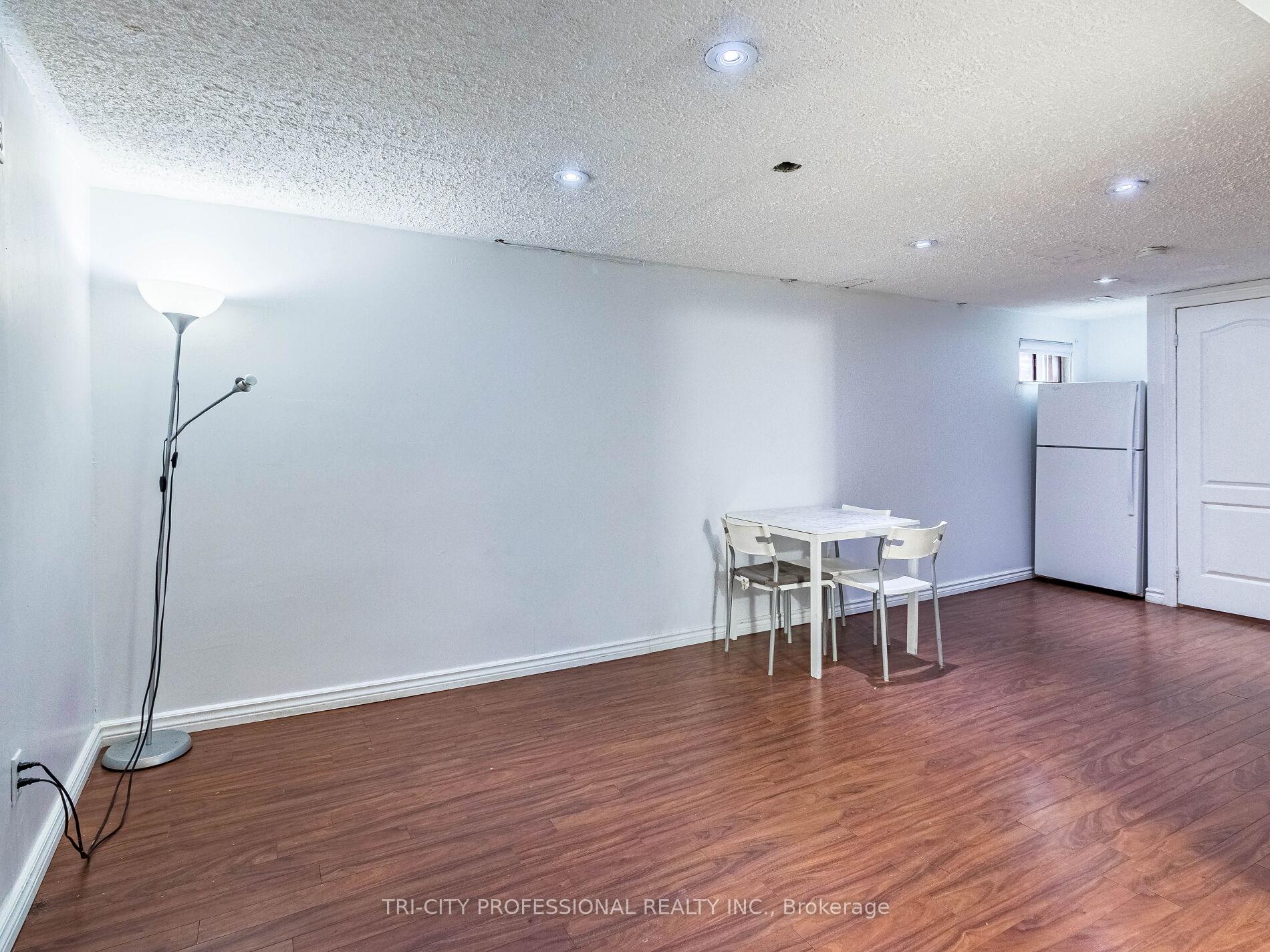 Photo 8 of 69 Greenwood Crescent, Brampton, Northgate — HOMEH