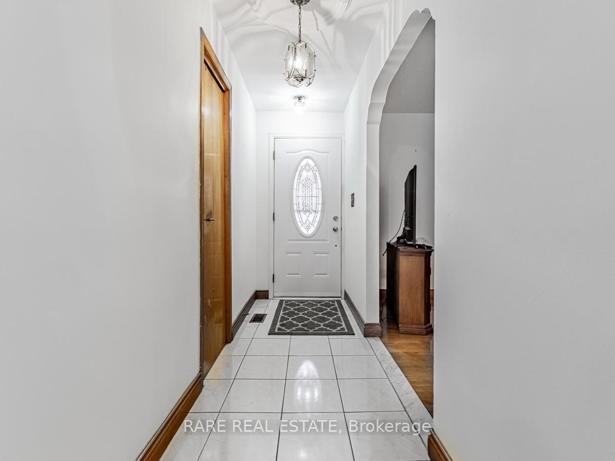 Photo 2 of 101 Hillmount Avenue, Toronto, Englemount-Lawrence — HOMEH