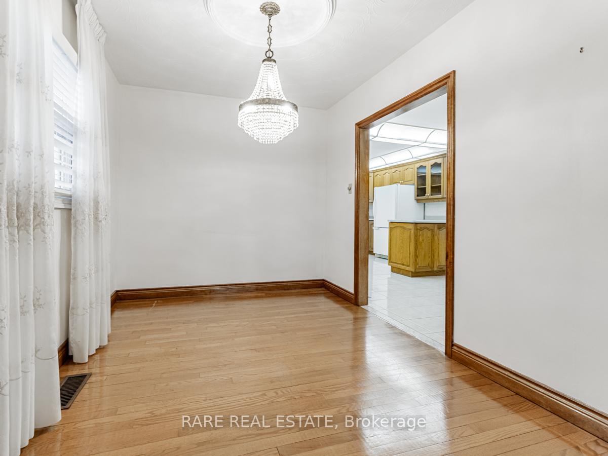 Photo 8 of 101 Hillmount Avenue, Toronto, Englemount-Lawrence — HOMEH