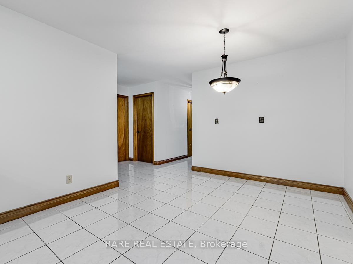 Photo 5 of 101 Hillmount Avenue, Toronto, Englemount-Lawrence — HOMEH