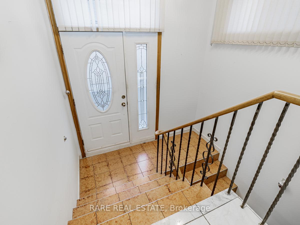 Photo 36 of 101 Hillmount Avenue, Toronto, Englemount-Lawrence — HOMEH