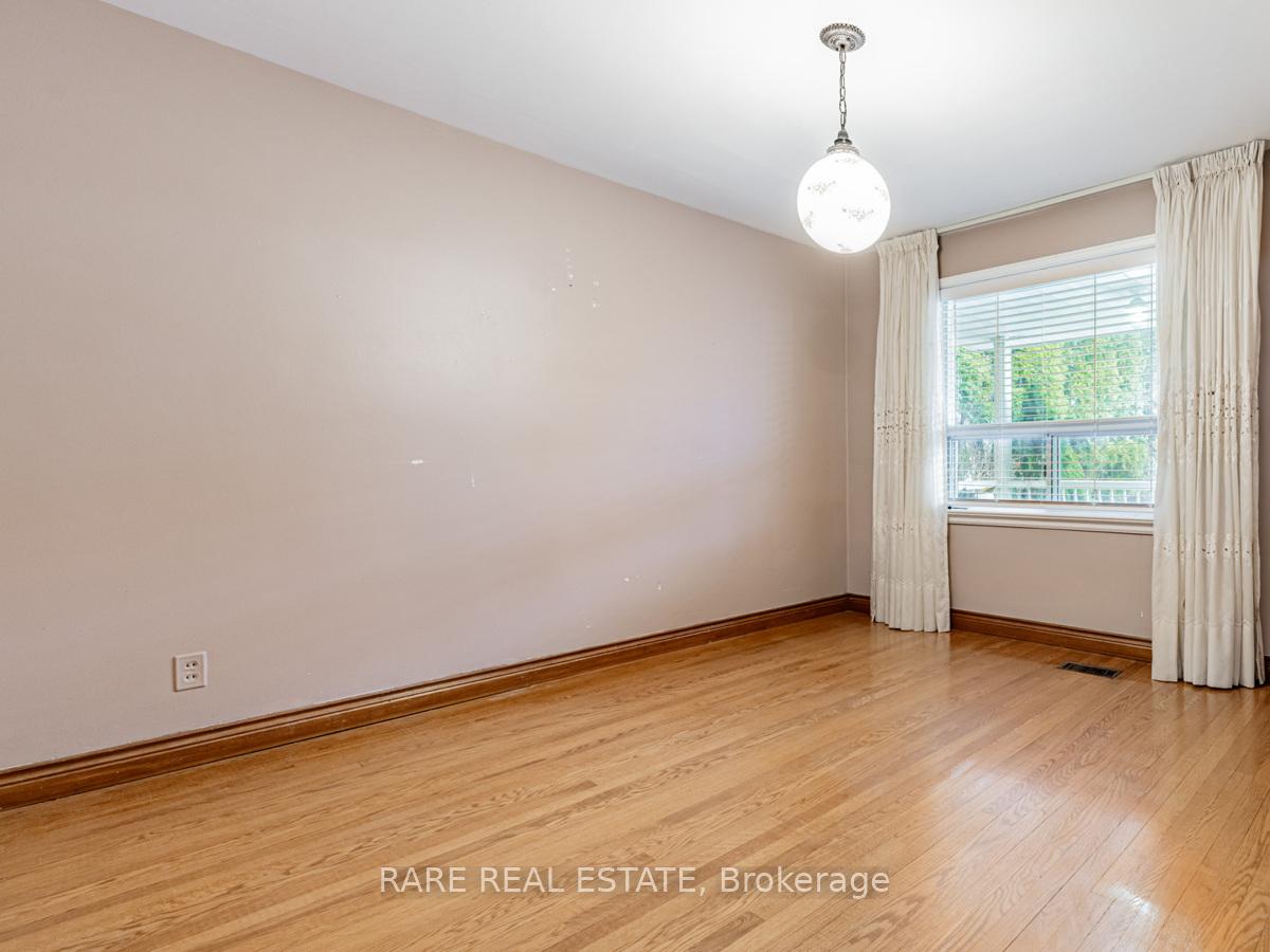 Photo 15 of 101 Hillmount Avenue, Toronto, Englemount-Lawrence — HOMEH