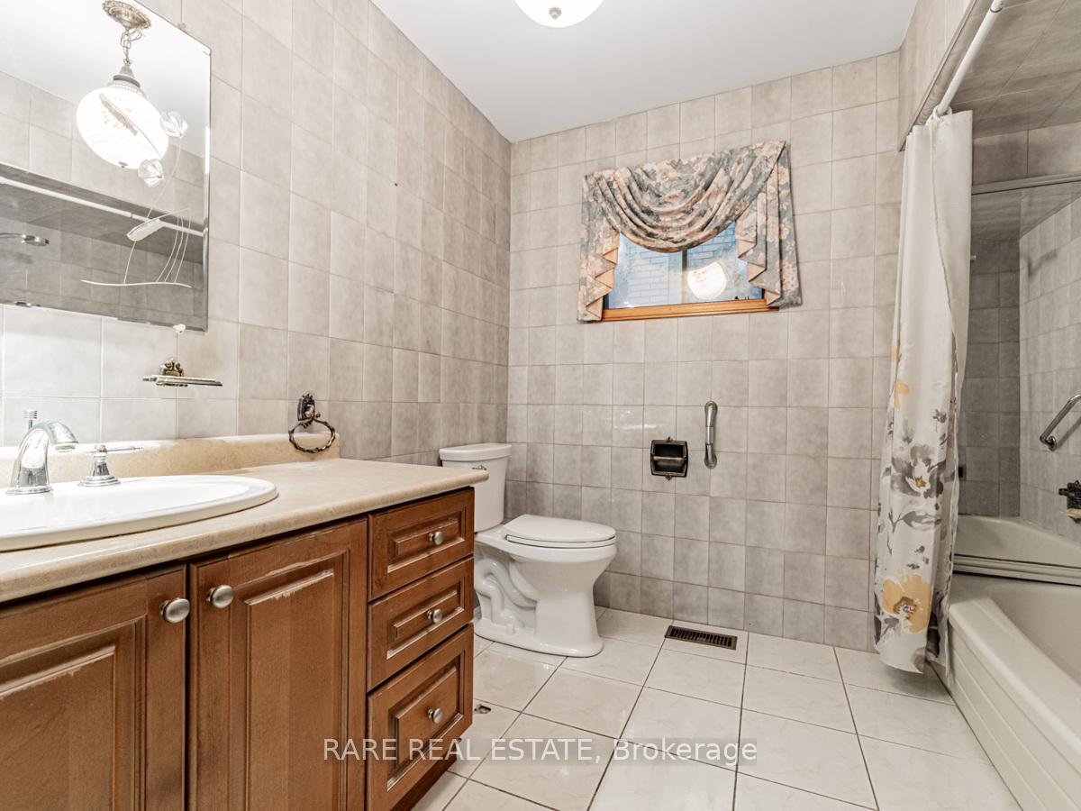 Photo 20 of 101 Hillmount Avenue, Toronto, Englemount-Lawrence — HOMEH
