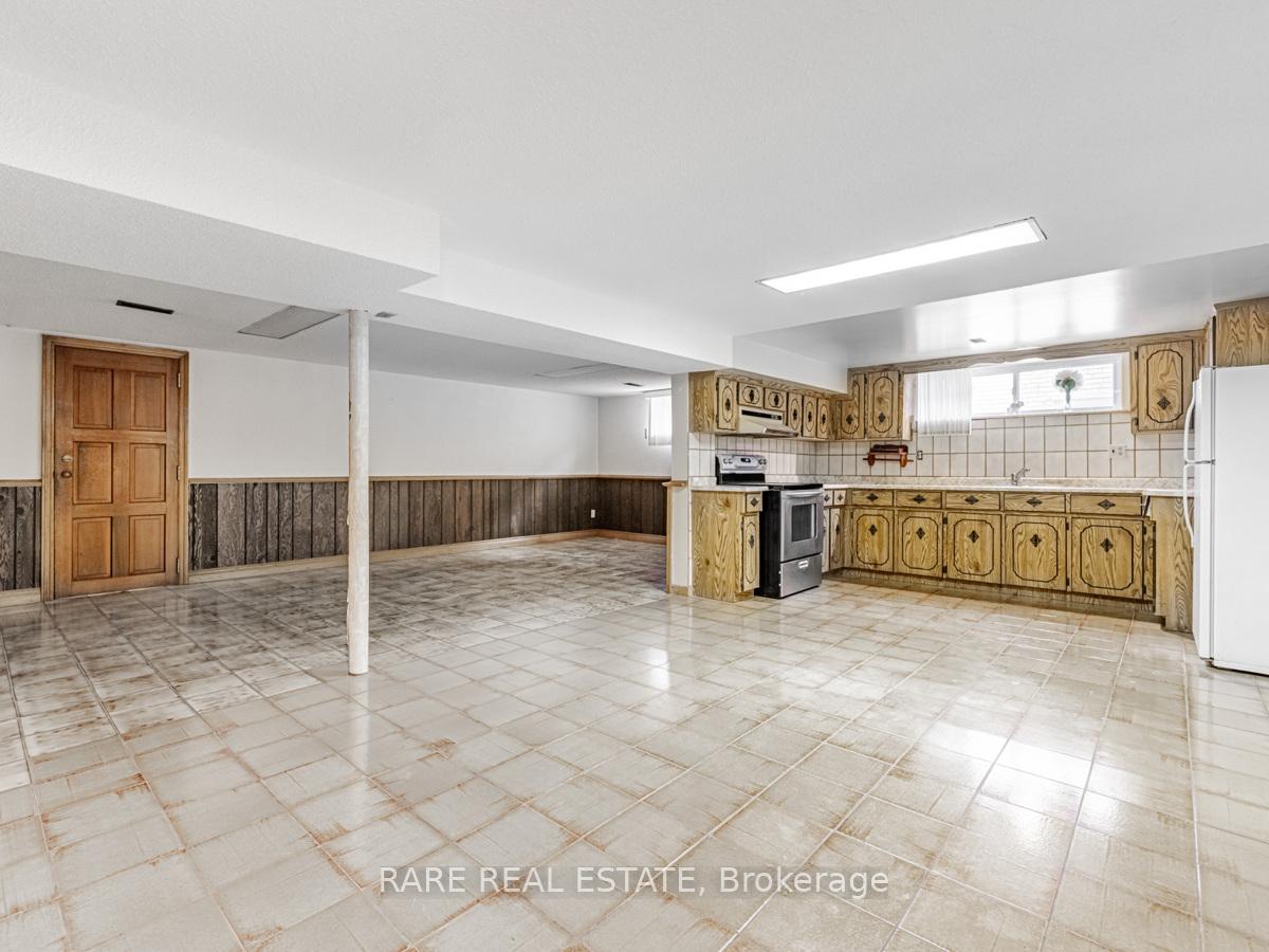 Photo 17 of 101 Hillmount Avenue, Toronto, Englemount-Lawrence — HOMEH