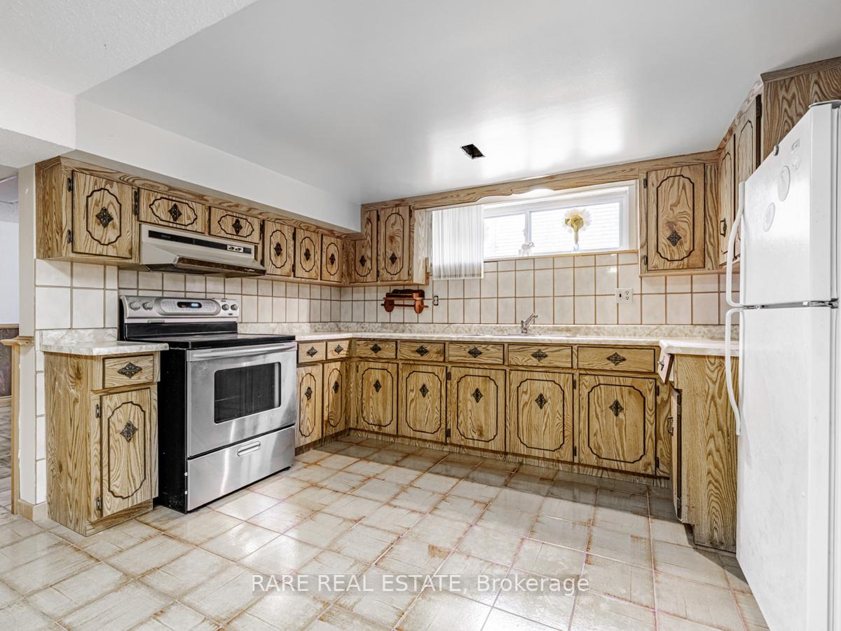 Photo 19 of 101 Hillmount Avenue, Toronto, Englemount-Lawrence — HOMEH
