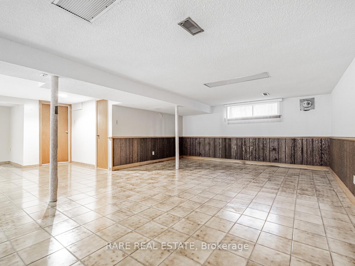 Photo 23 of 101 Hillmount Avenue, Toronto, Englemount-Lawrence — HOMEH