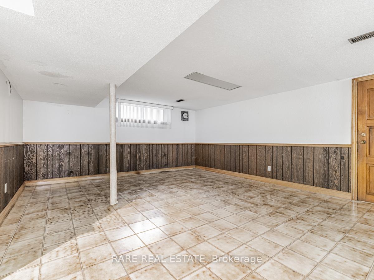 Photo 22 of 101 Hillmount Avenue, Toronto, Englemount-Lawrence — HOMEH