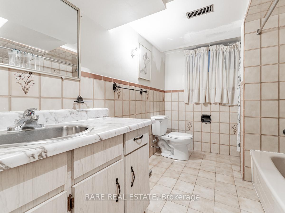 Photo 24 of 101 Hillmount Avenue, Toronto, Englemount-Lawrence — HOMEH