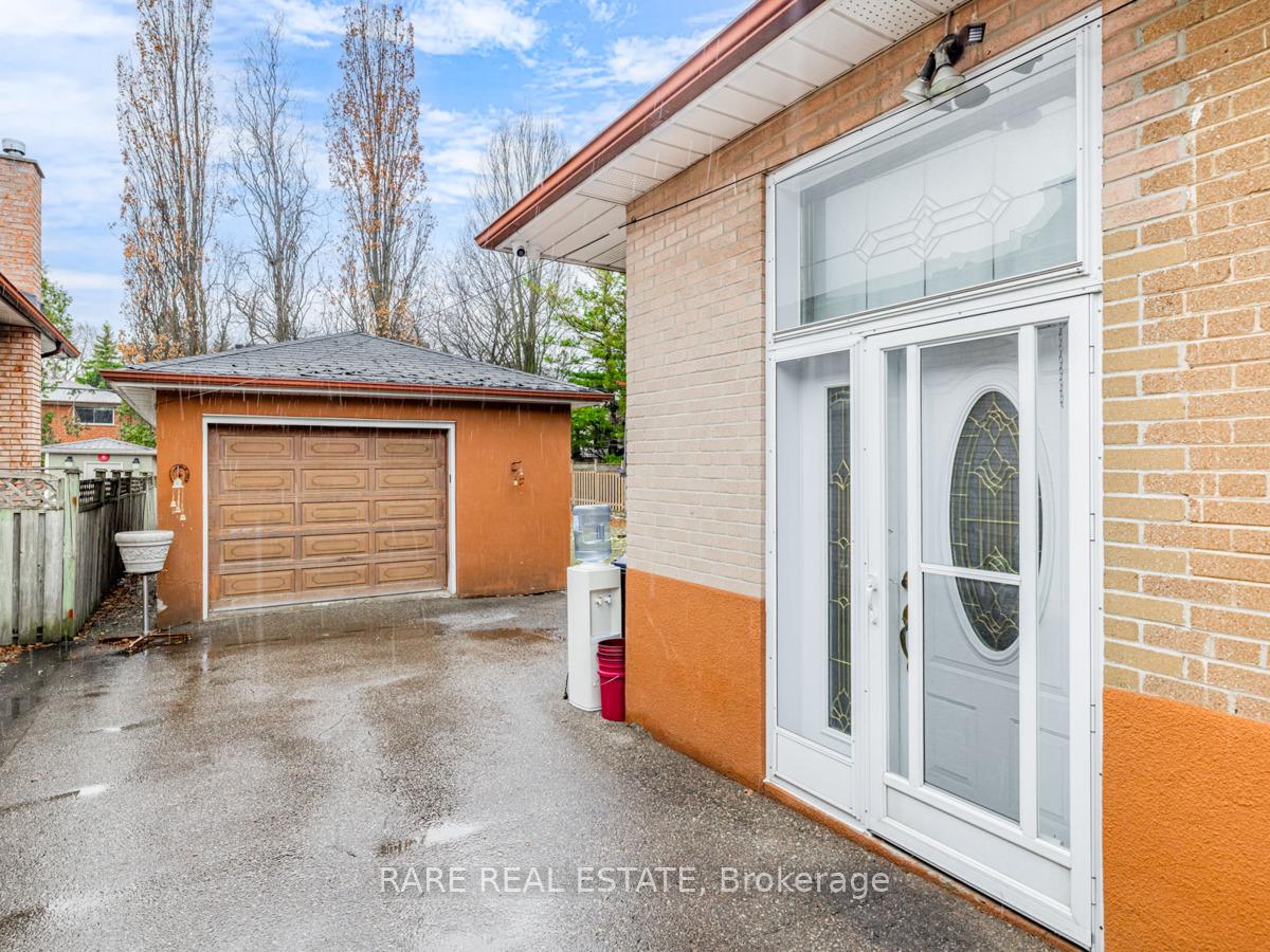 Photo 31 of 101 Hillmount Avenue, Toronto, Englemount-Lawrence — HOMEH