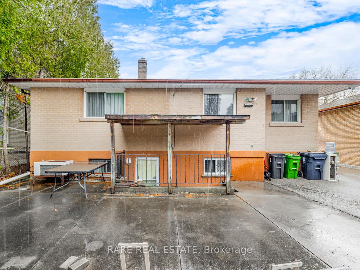 Photo 32 of 101 Hillmount Avenue, Toronto, Englemount-Lawrence — HOMEH