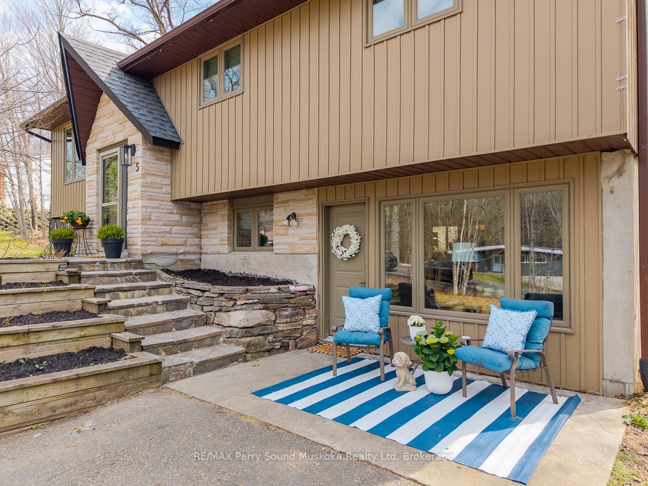 Photo 3 of 5 Hillview Drive, McDougall — HOMEH