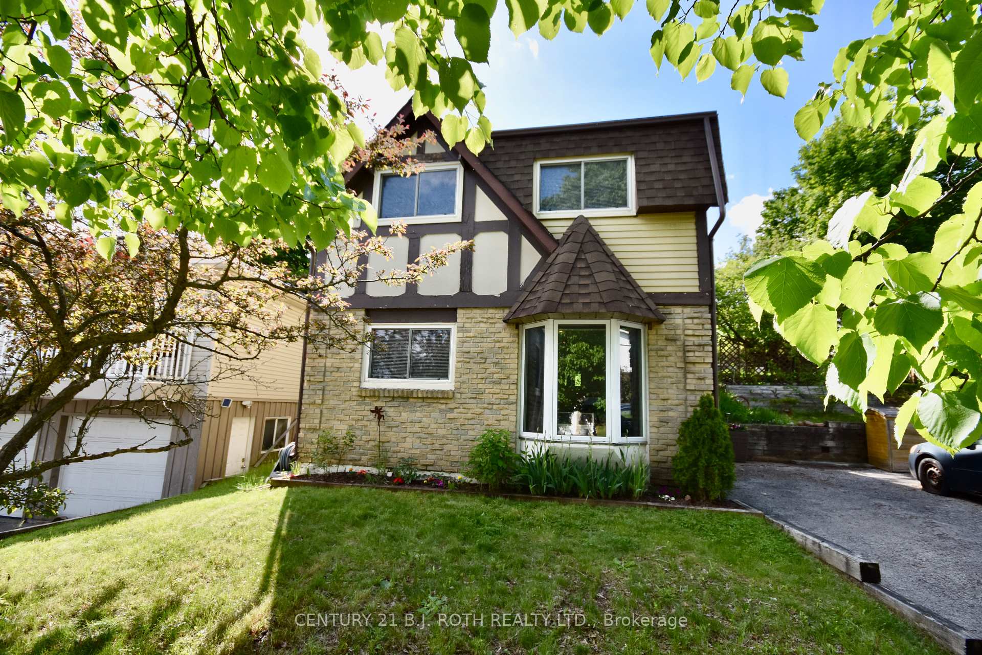Photo 1 of 2 Lewis Lane, Barrie, Letitia Heights — HOMEH