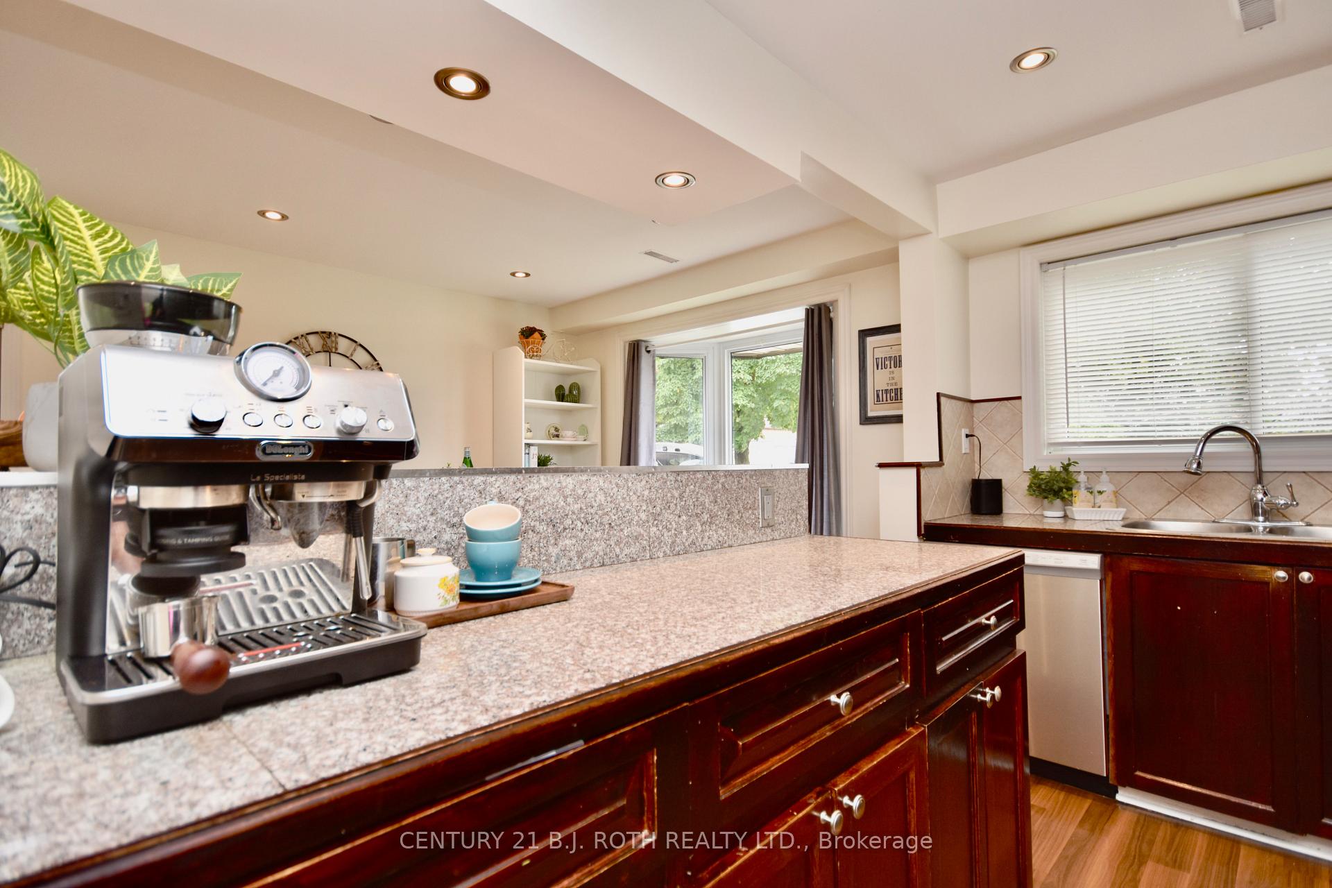 Photo 6 of 2 Lewis Lane, Barrie, Letitia Heights — HOMEH