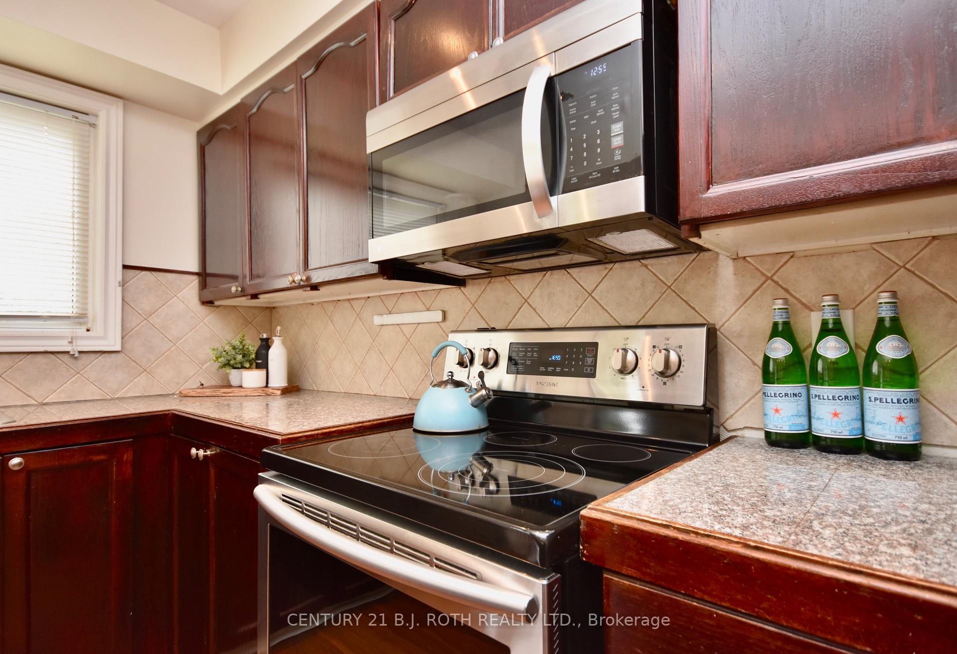 Photo 16 of 2 Lewis Lane, Barrie, Letitia Heights — HOMEH