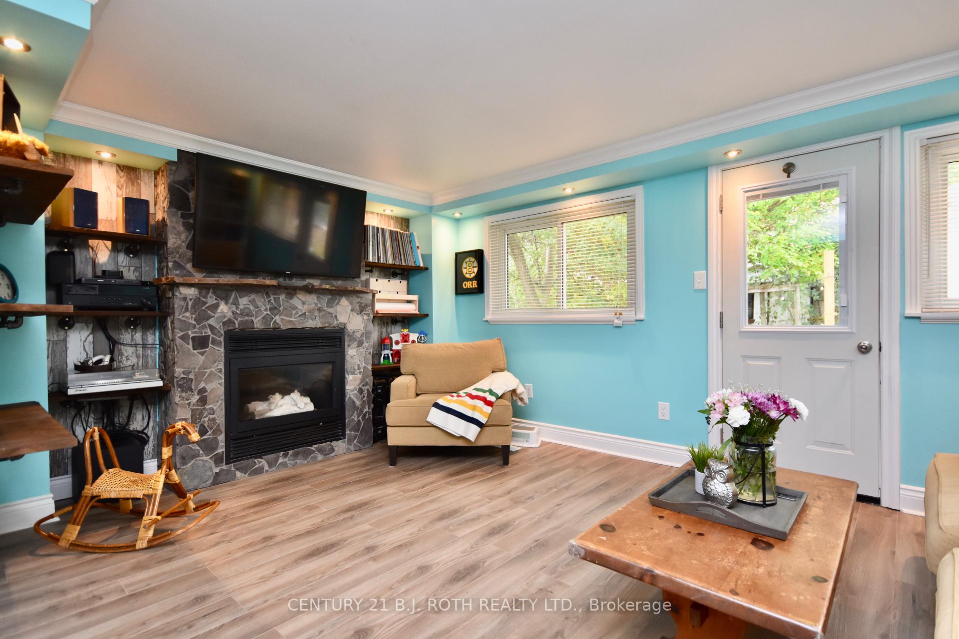Photo 3 of 2 Lewis Lane, Barrie, Letitia Heights — HOMEH