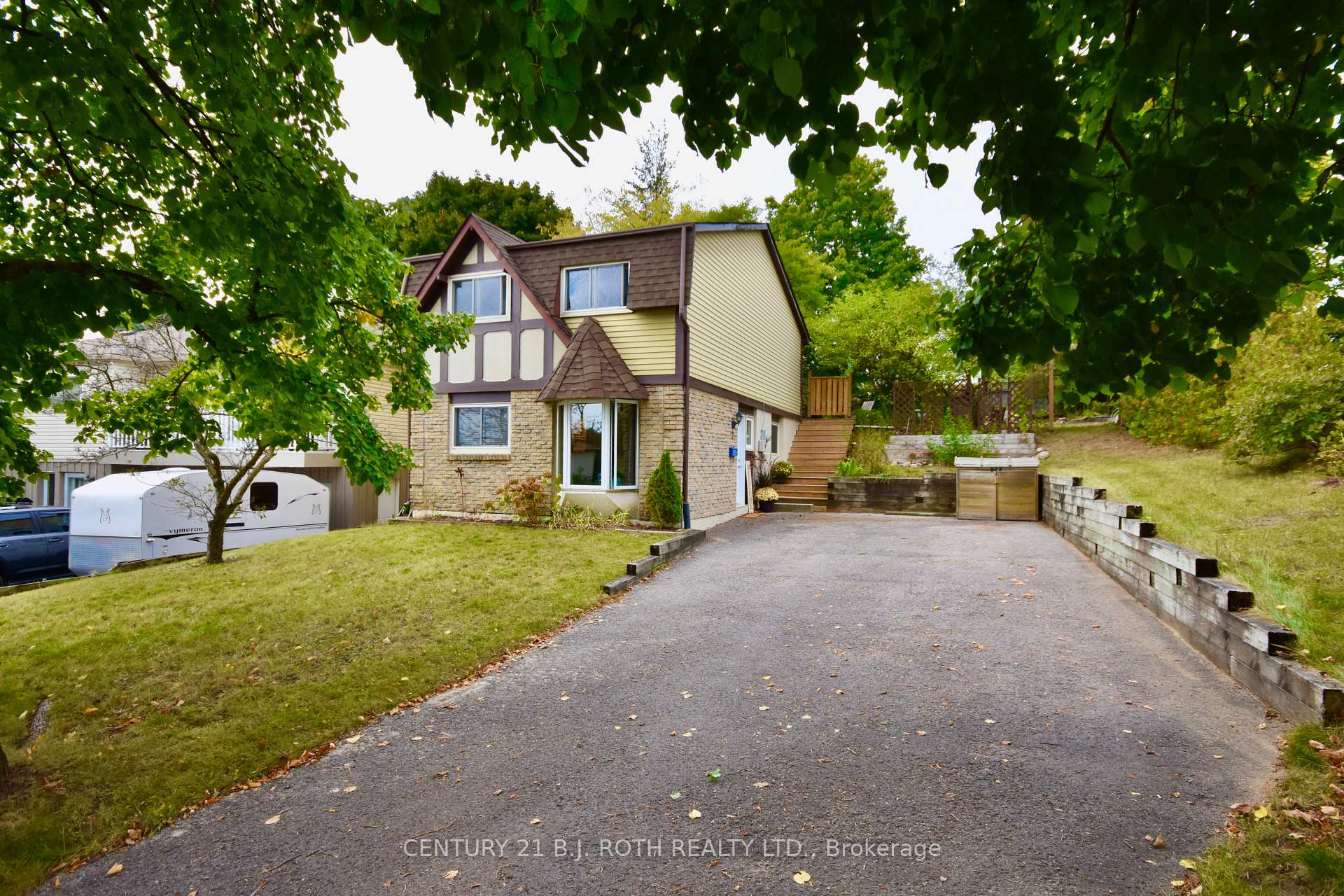 Photo 26 of 2 Lewis Lane, Barrie, Letitia Heights — HOMEH