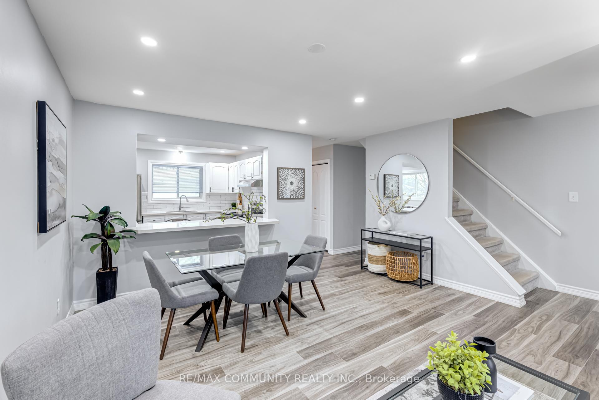 Photo 3 of 421 Maplewood Drive, Oshawa, O'Neill — HOMEH