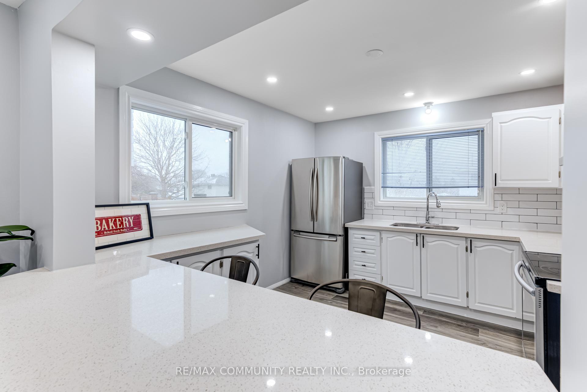 Photo 5 of 421 Maplewood Drive, Oshawa, O'Neill — HOMEH