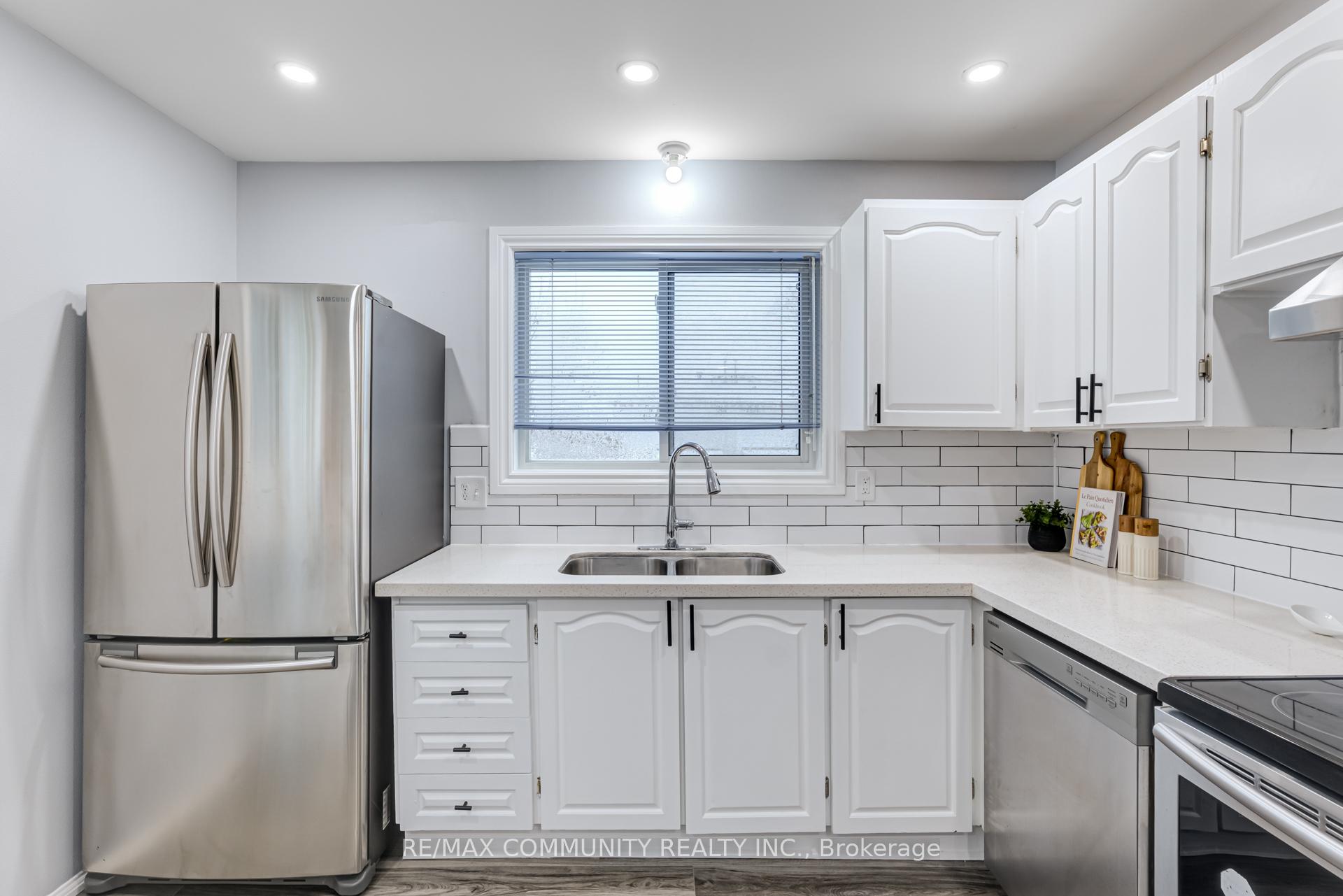 Photo 33 of 421 Maplewood Drive, Oshawa, O'Neill — HOMEH