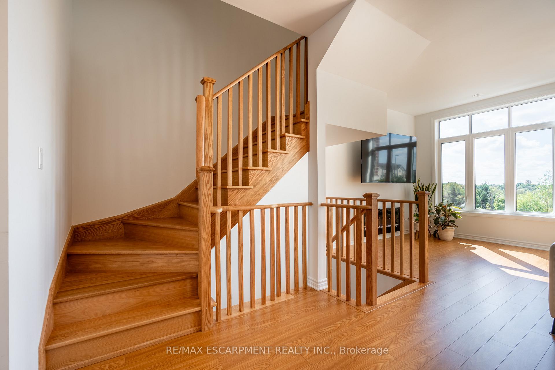 Photo 10 of 4 Springdale Avenue, Caledon, Rural Caledon — HOMEH