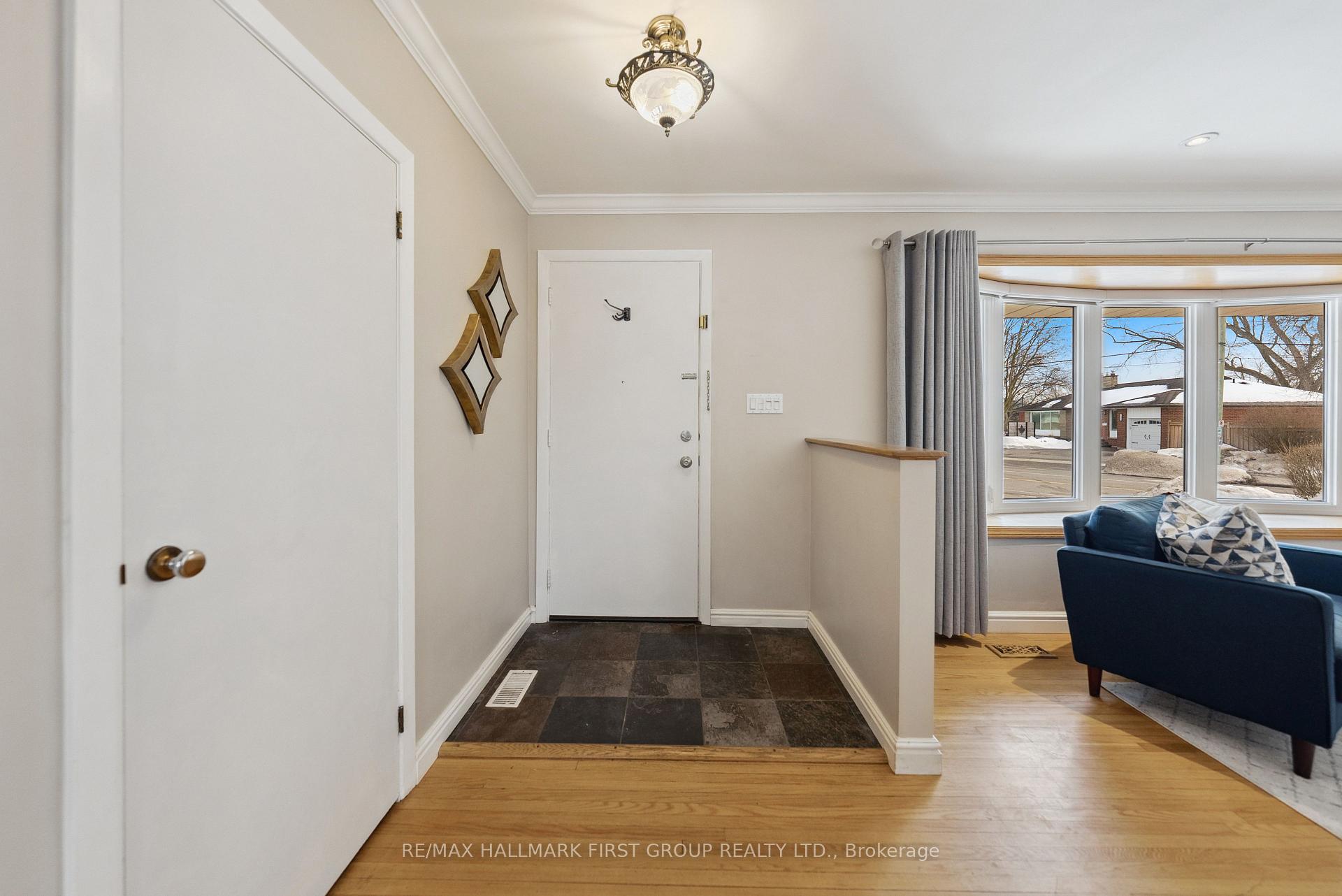 Photo 2 of 810 Henry Street, Whitby, Downtown Whitby — HOMEH