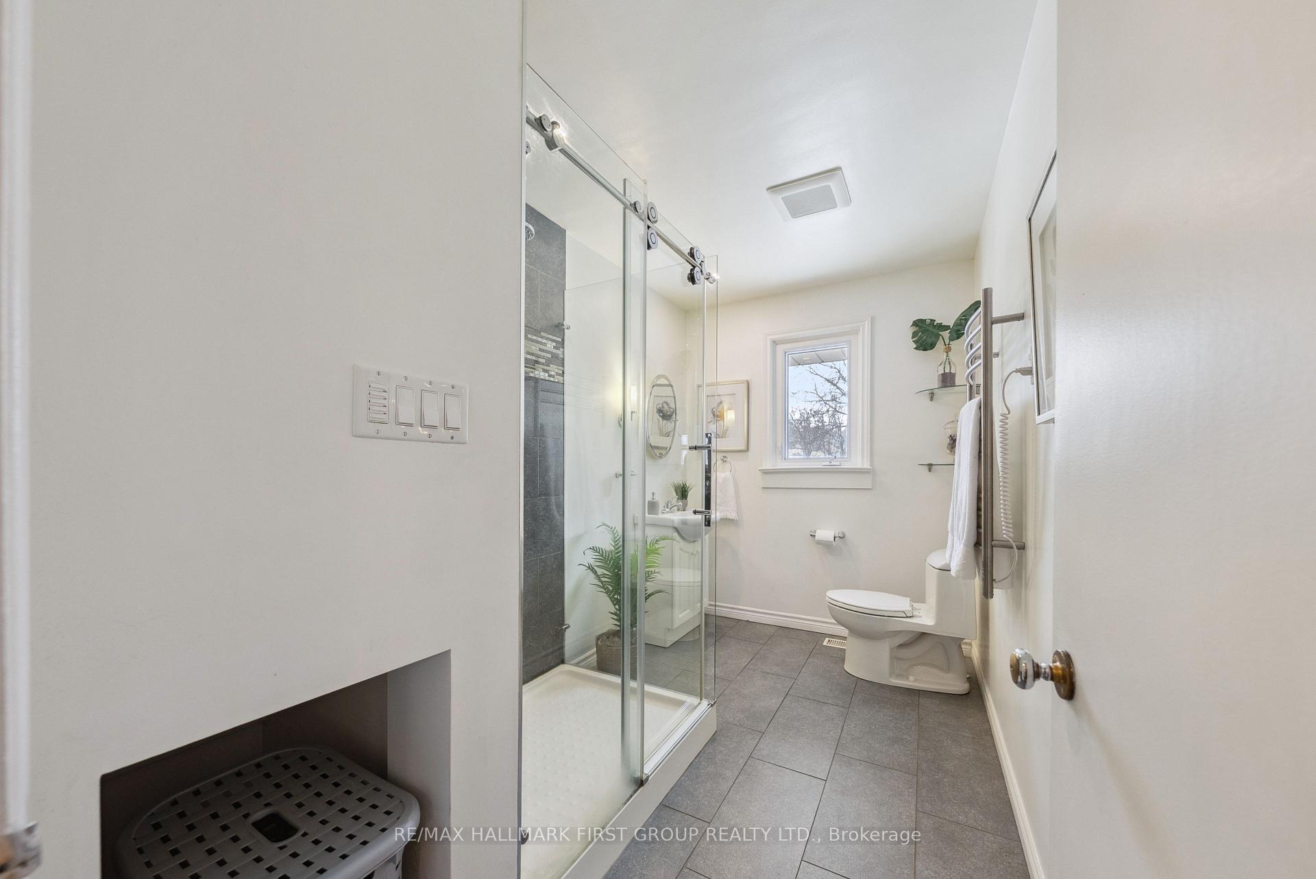 Photo 15 of 810 Henry Street, Whitby, Downtown Whitby — HOMEH