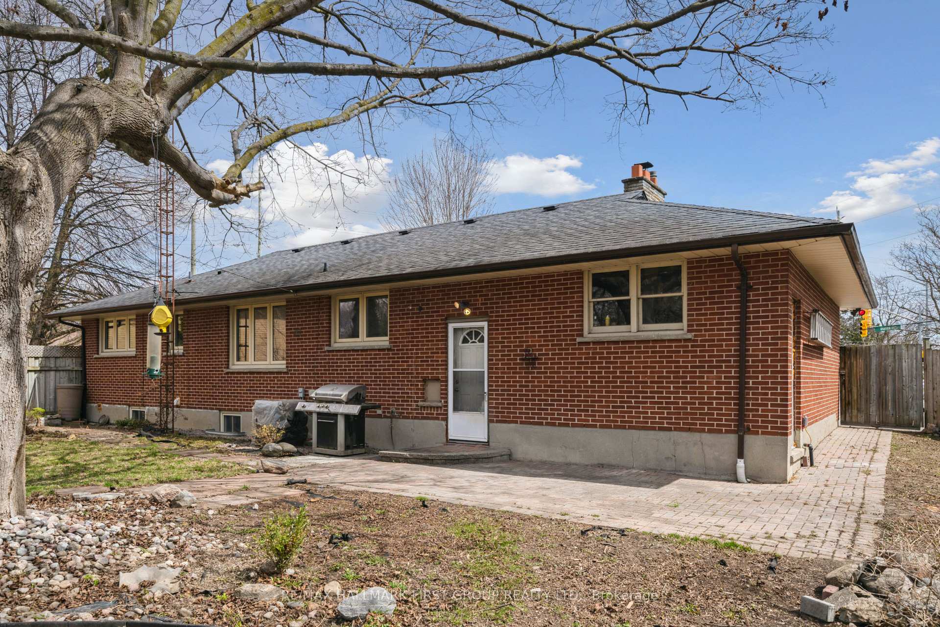 Photo 40 of 810 Henry Street, Whitby, Downtown Whitby — HOMEH
