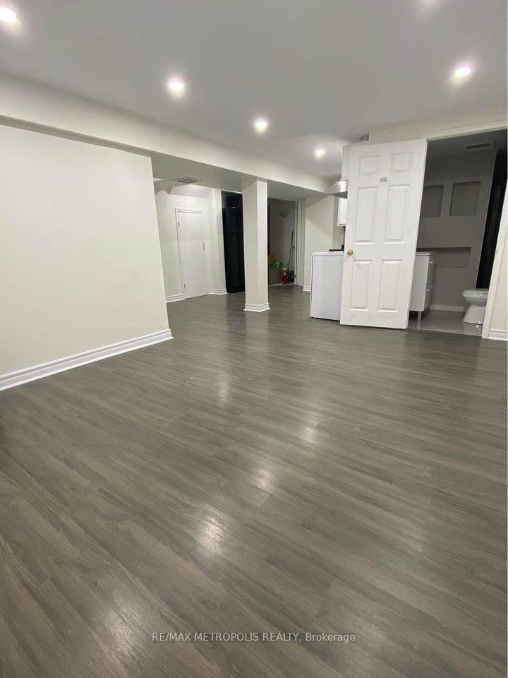 Photo 3 of 1005 Meadowridge Crescent, Pickering, Liverpool — HOMEH