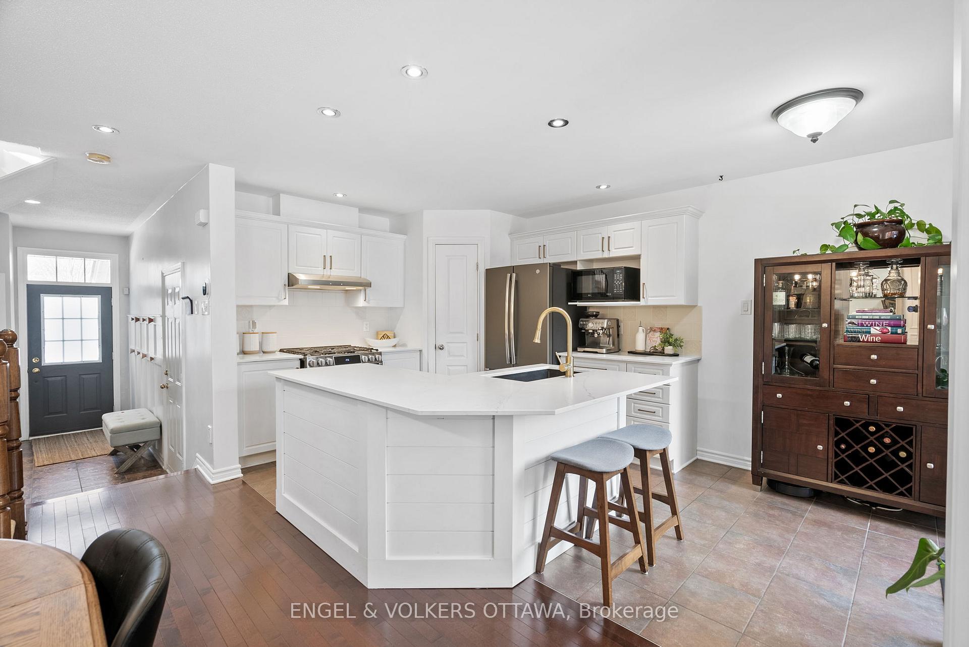 Photo 6 of 216 Bookton Place, Ottawa, Riverside South/Gloucester Glen — HOMEH
