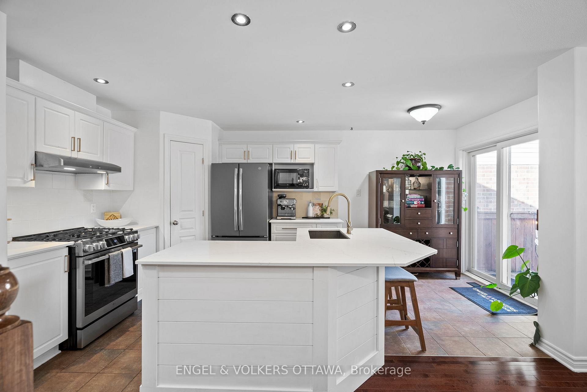 Photo 7 of 216 Bookton Place, Ottawa, Riverside South/Gloucester Glen — HOMEH