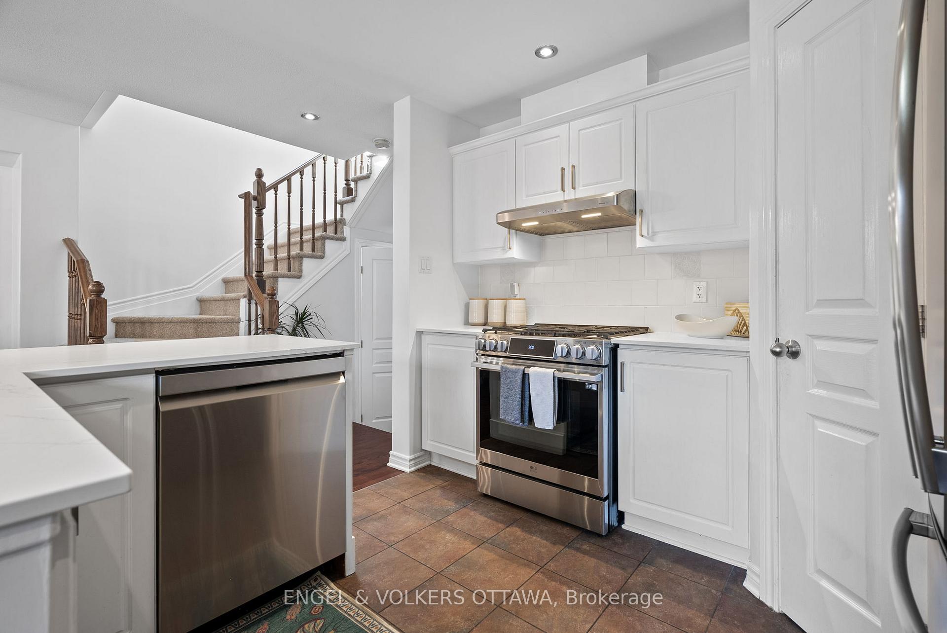 Photo 8 of 216 Bookton Place, Ottawa, Riverside South/Gloucester Glen — HOMEH