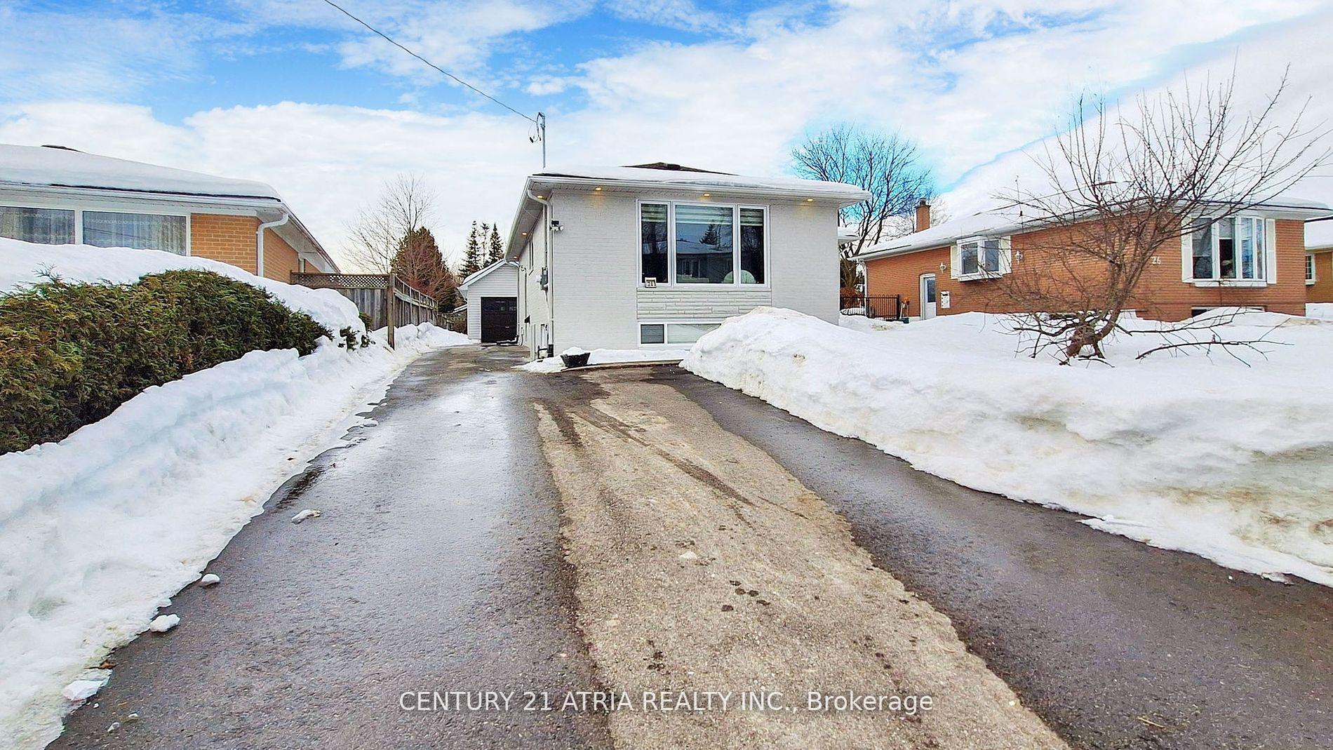 Photo 35 of Unit A&B, 24 Collins Crescent, Aurora, Aurora Heights — HOMEH