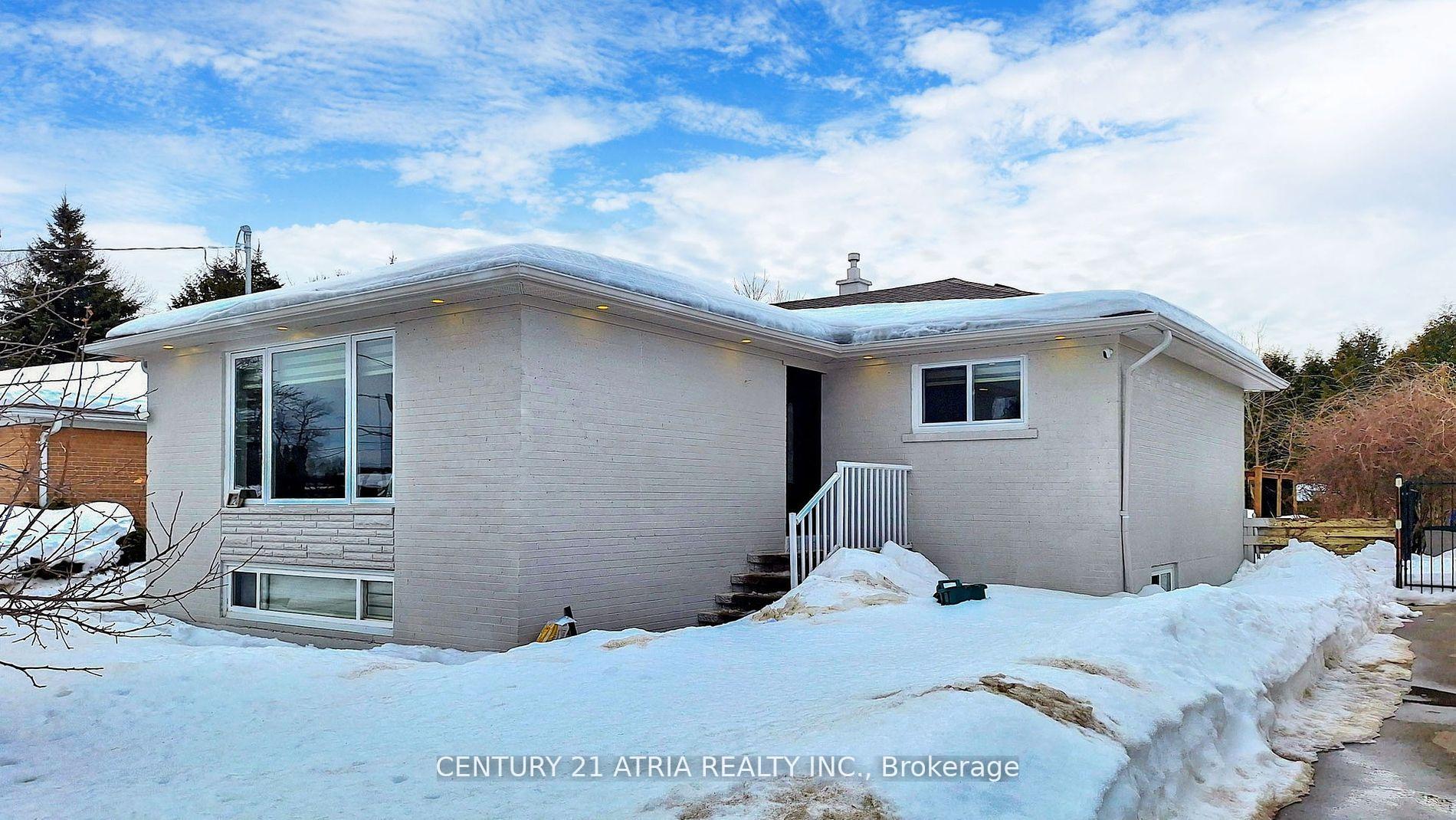 Photo 12 of Unit A&B, 24 Collins Crescent, Aurora, Aurora Heights — HOMEH