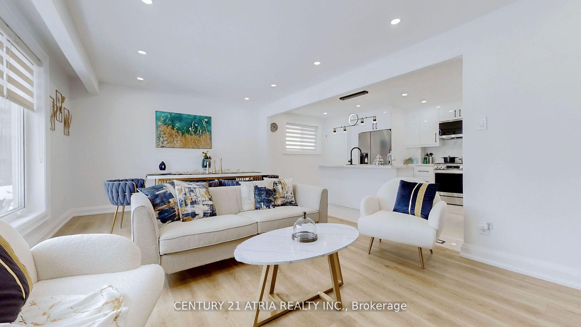 Photo 7 of Unit A&B, 24 Collins Crescent, Aurora, Aurora Heights — HOMEH