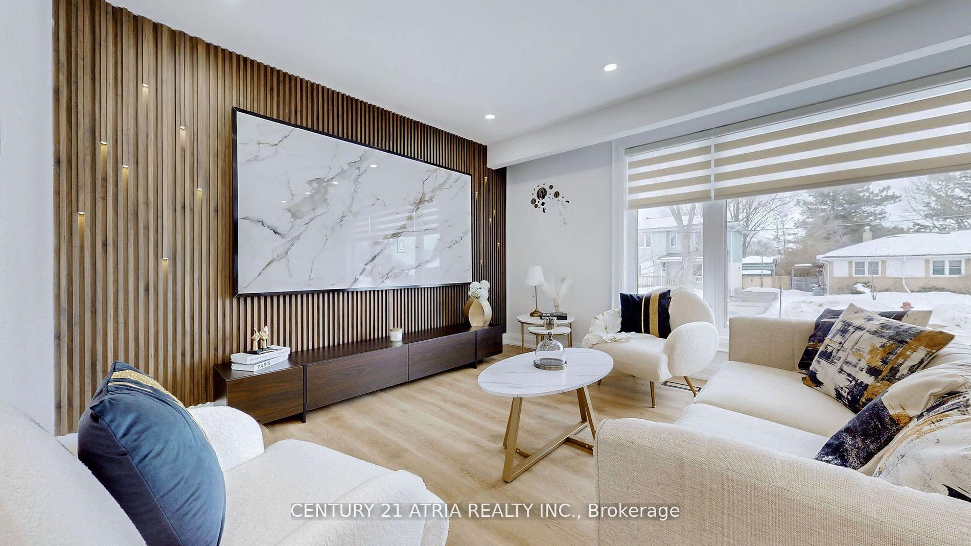 Photo 2 of Unit A&B, 24 Collins Crescent, Aurora, Aurora Heights — HOMEH
