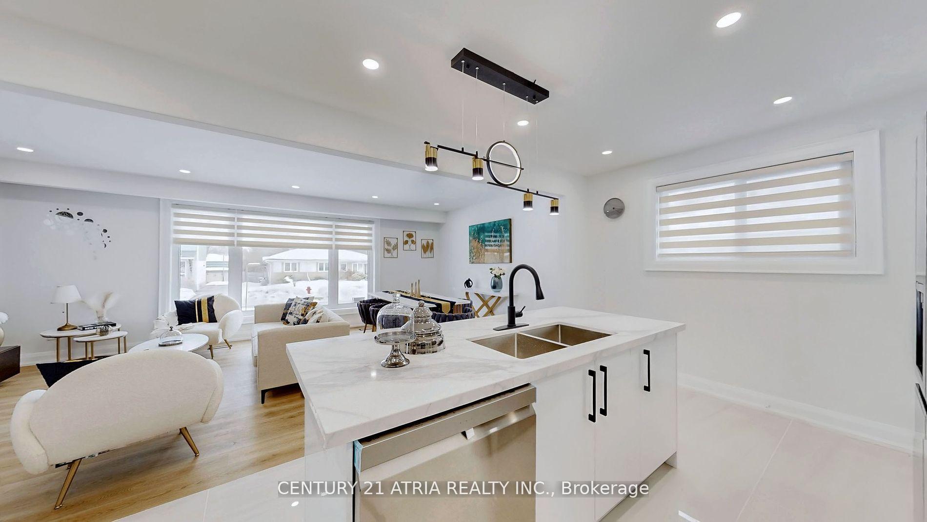 Photo 3 of Unit A&B, 24 Collins Crescent, Aurora, Aurora Heights — HOMEH