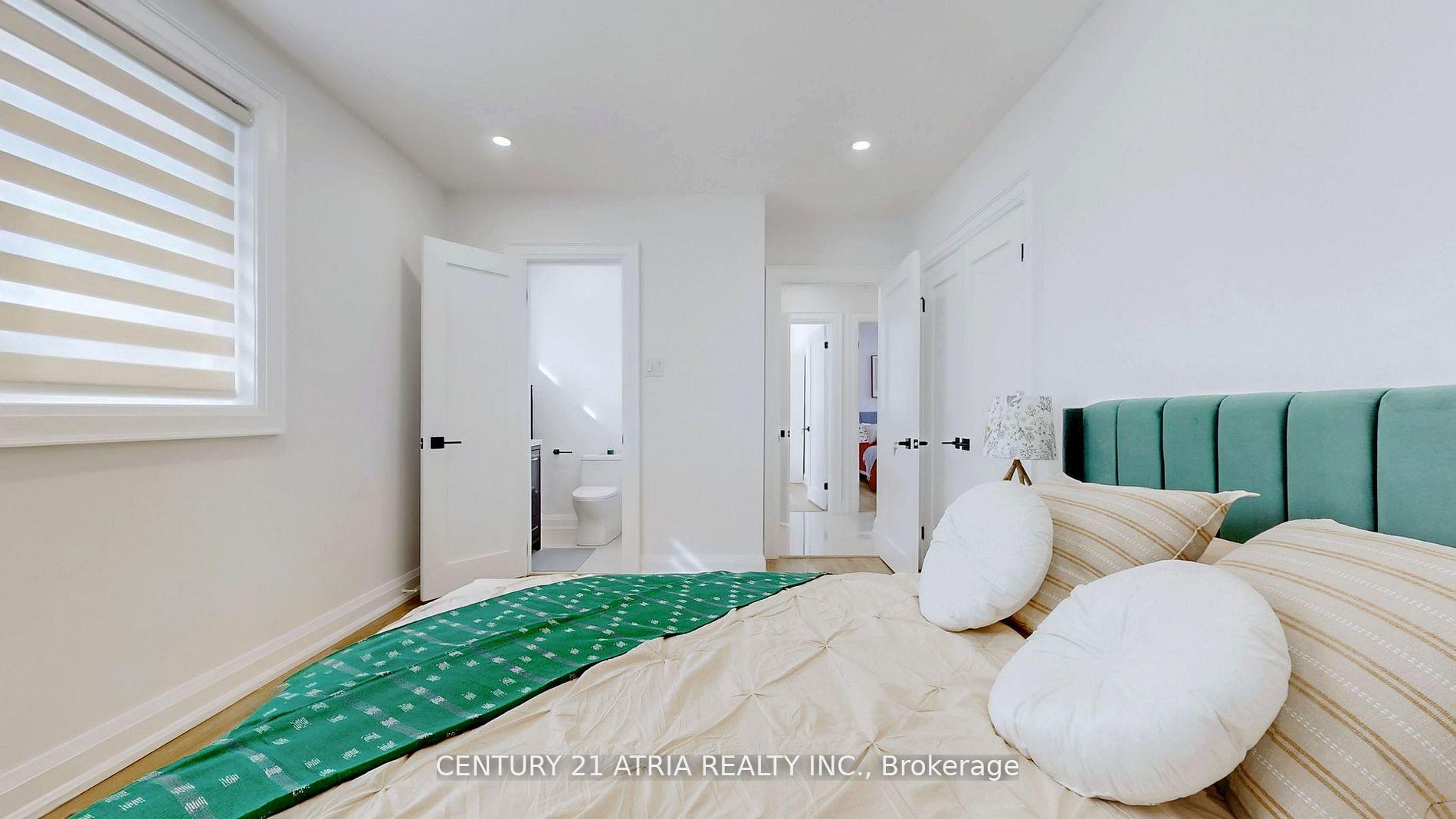 Photo 30 of Unit A&B, 24 Collins Crescent, Aurora, Aurora Heights — HOMEH