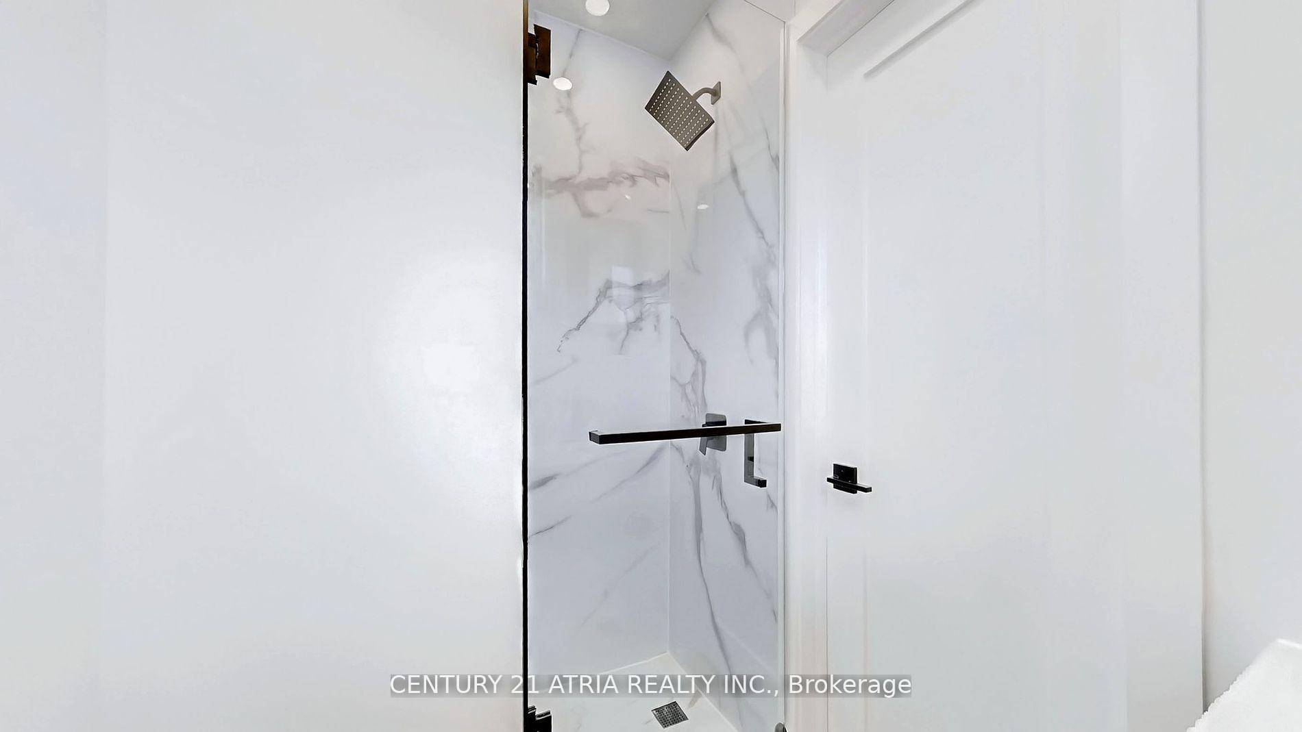 Photo 15 of Unit A&B, 24 Collins Crescent, Aurora, Aurora Heights — HOMEH
