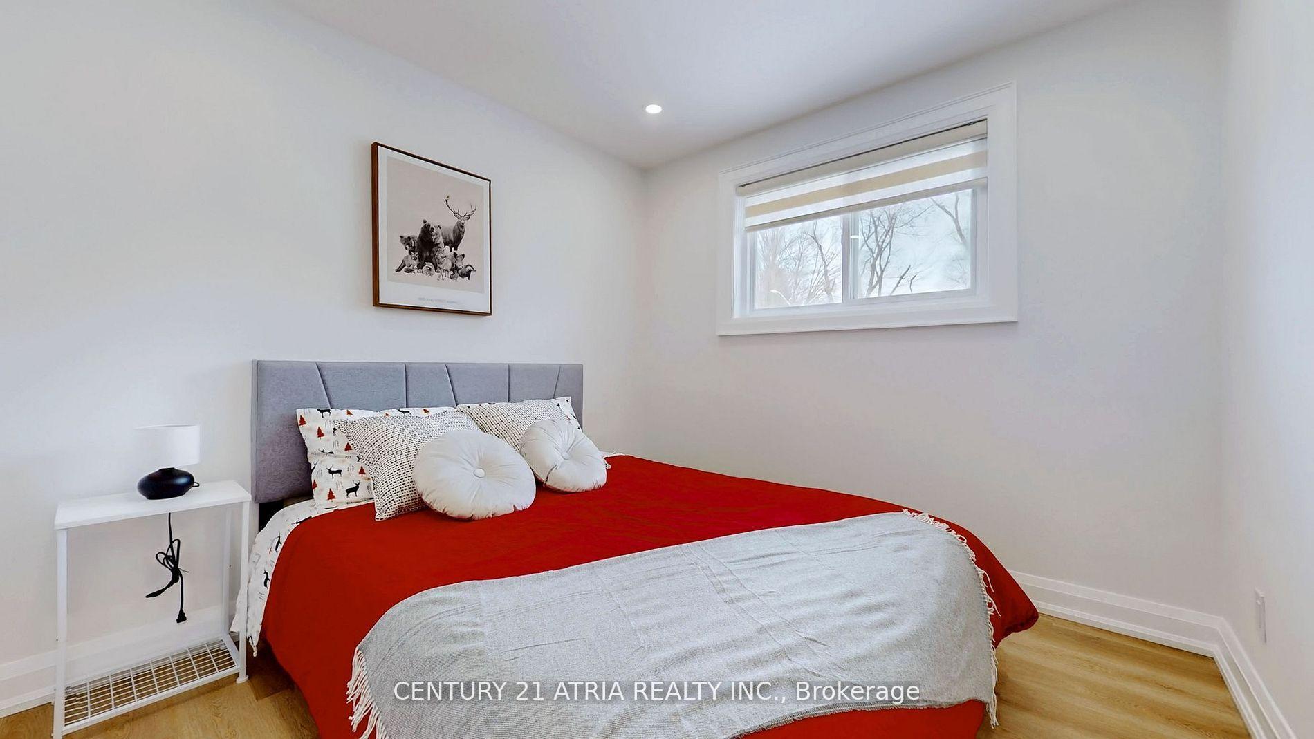 Photo 6 of Unit A&B, 24 Collins Crescent, Aurora, Aurora Heights — HOMEH