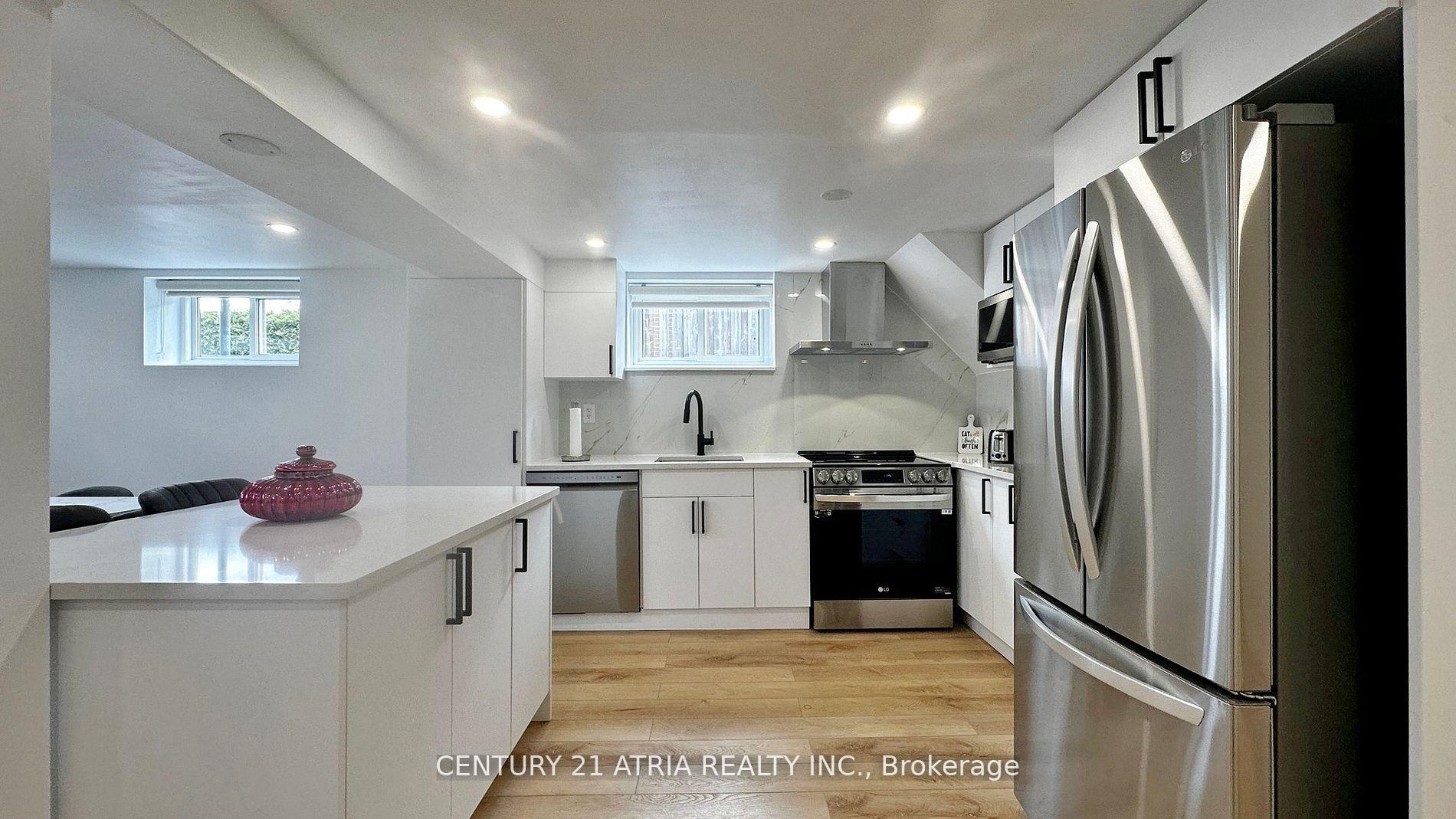 Photo 31 of Unit A&B, 24 Collins Crescent, Aurora, Aurora Heights — HOMEH
