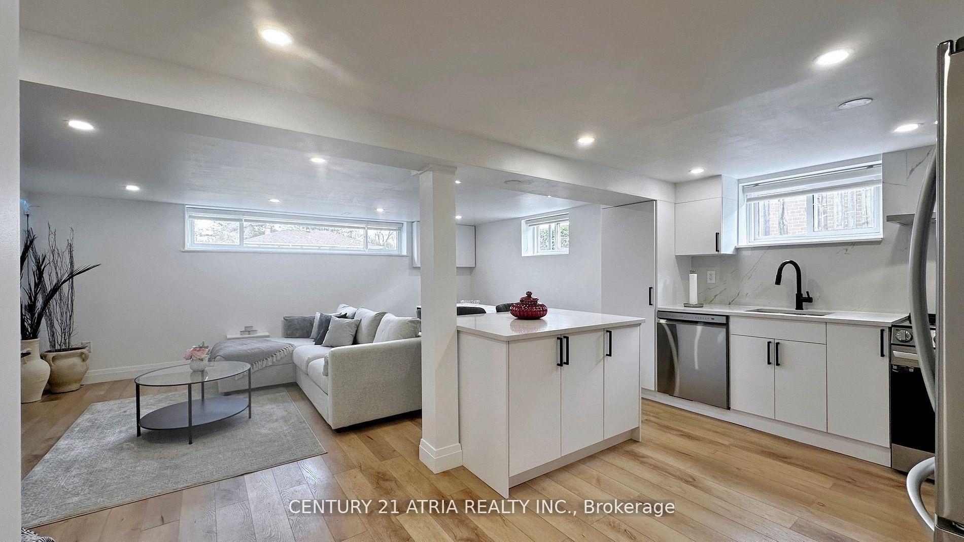 Photo 18 of Unit A&B, 24 Collins Crescent, Aurora, Aurora Heights — HOMEH