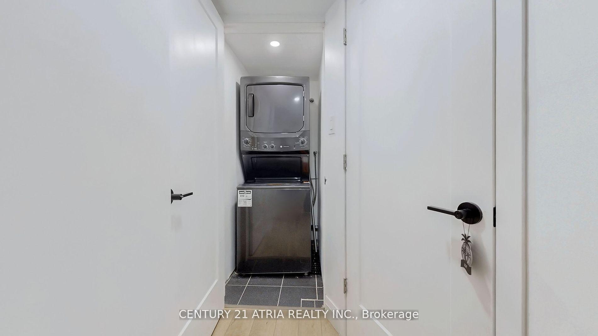 Photo 20 of Unit A&B, 24 Collins Crescent, Aurora, Aurora Heights — HOMEH