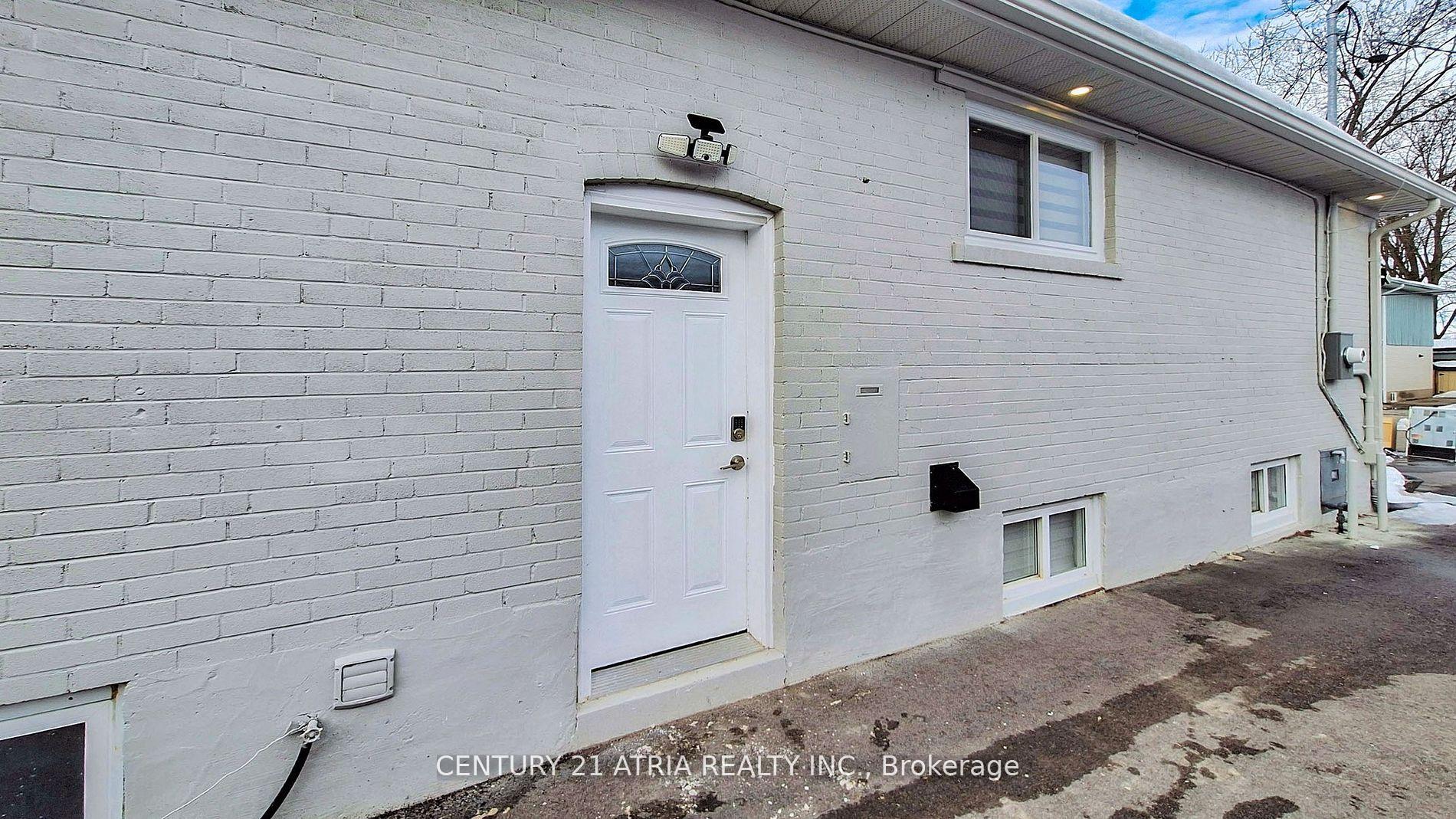 Photo 37 of Unit A&B, 24 Collins Crescent, Aurora, Aurora Heights — HOMEH
