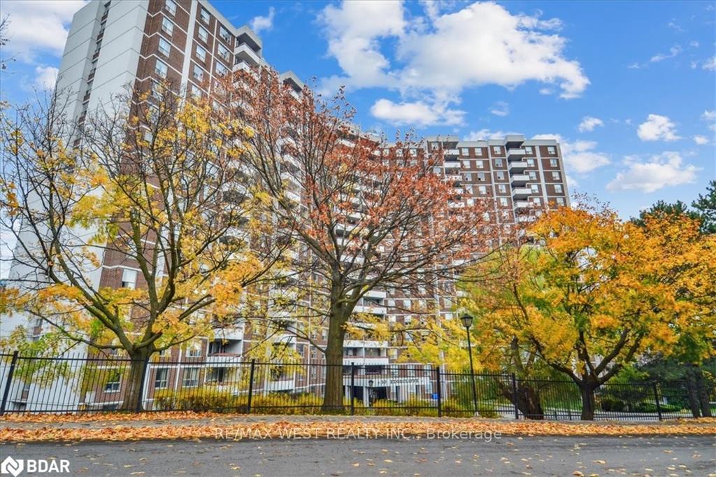 Front of Unit 317, 10 Edgecliff Golfway