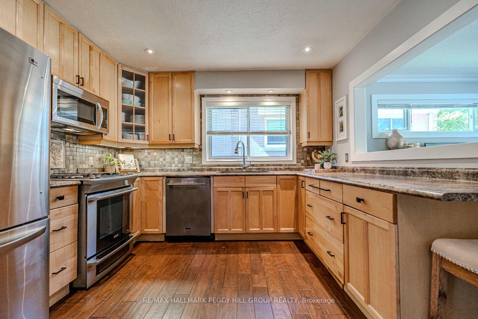 Photo 8 of 65 Melrose Avenue, Barrie, Codrington — HOMEH
