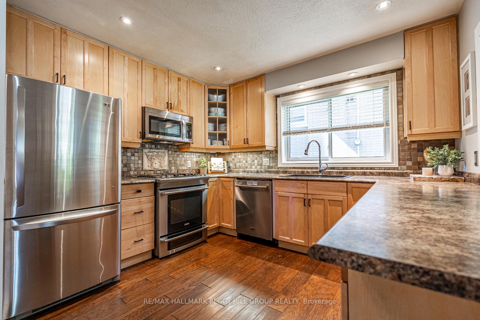 Photo 24 of 65 Melrose Avenue, Barrie, Codrington — HOMEH
