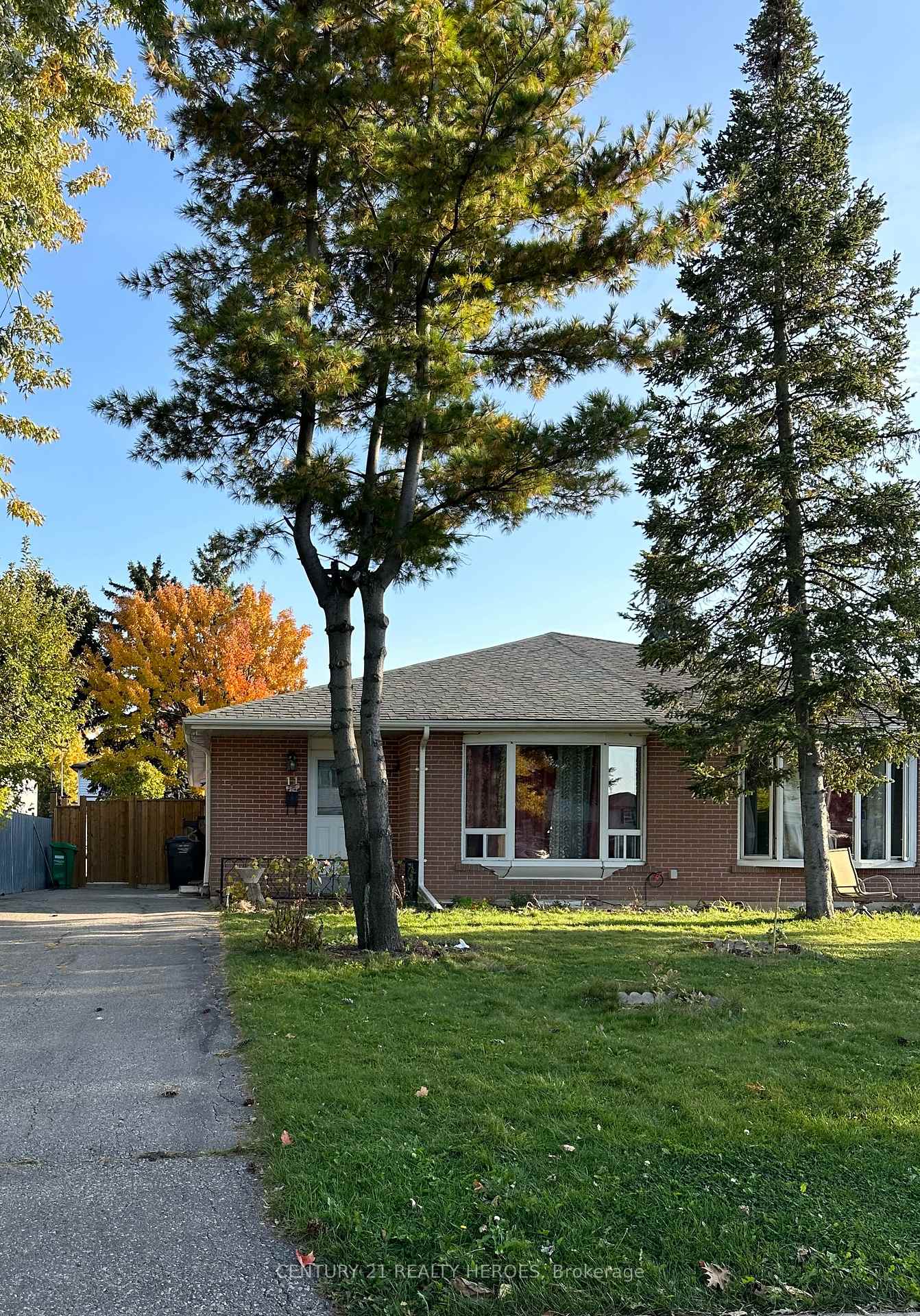 Photo 1 of 11 Earnscliffe Circle, Brampton, Southgate — HOMEH